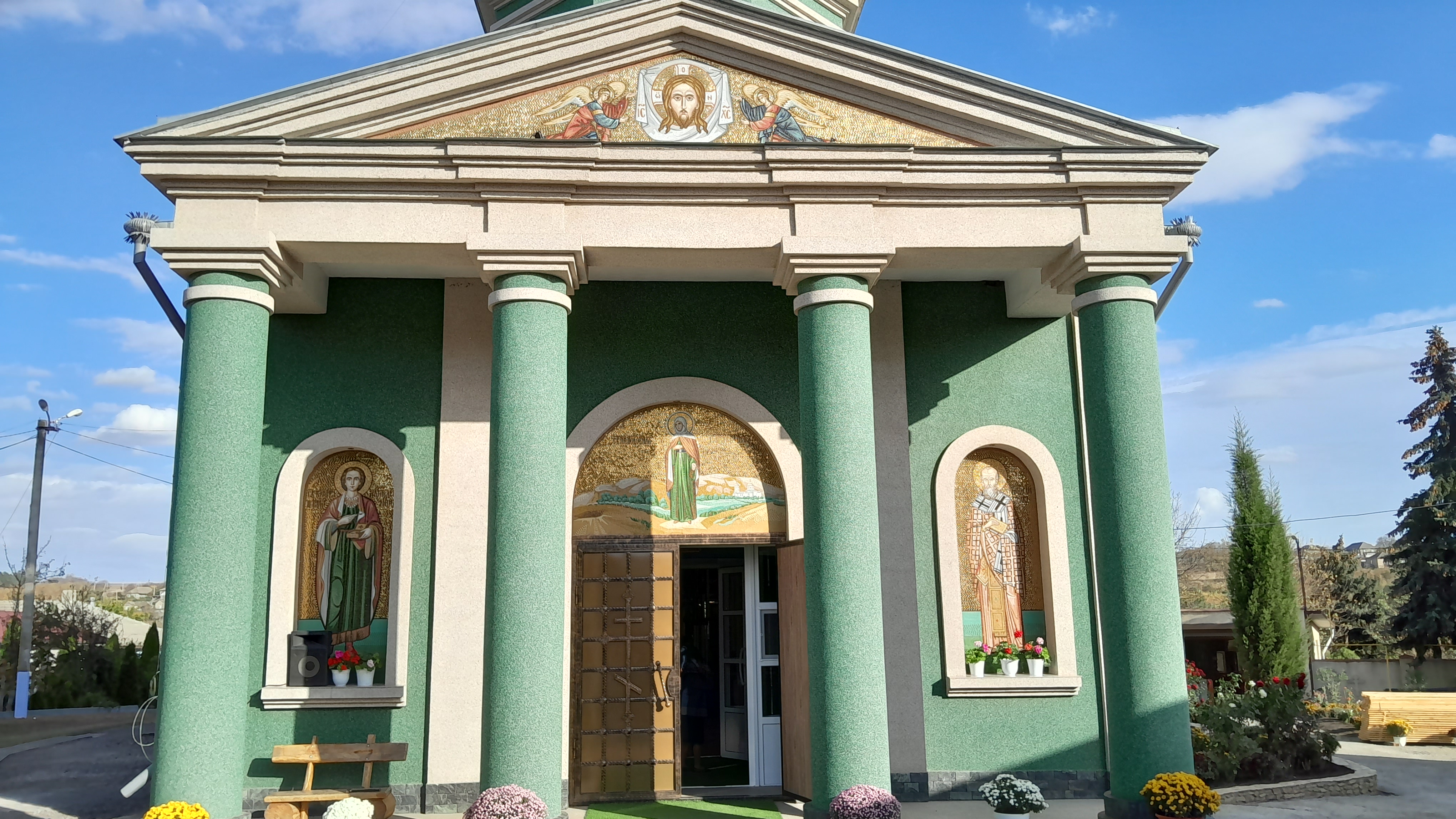 Храм города